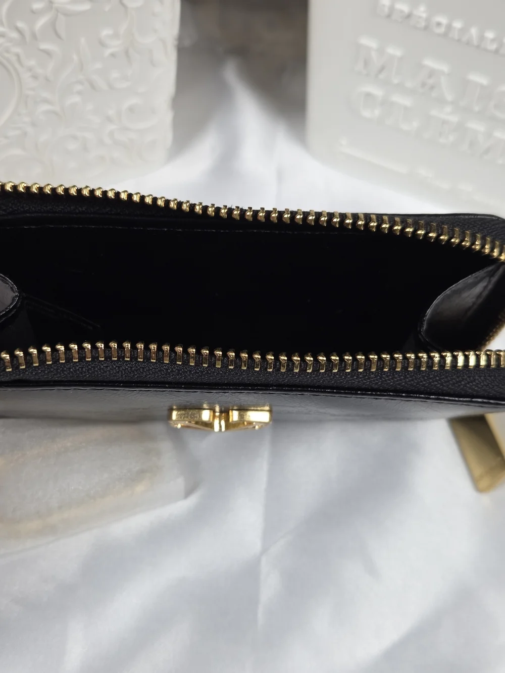 Authentic Off-White Black Leather Zip Card Holder Wallet Gold Arrow Logo Card